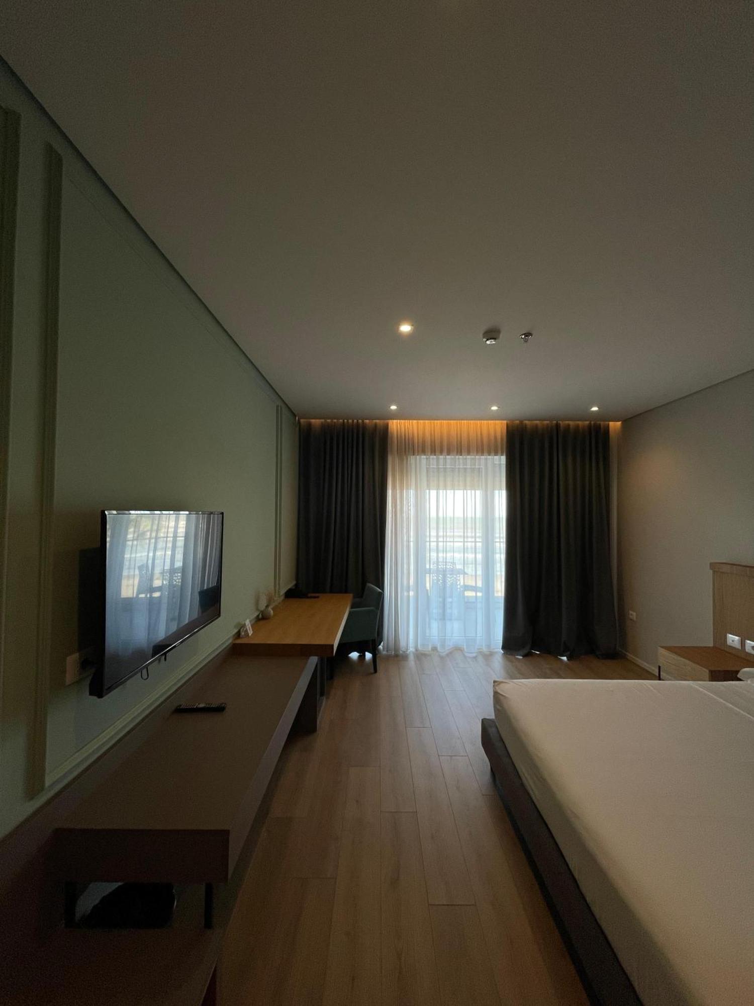 Amr - Durres Hotell Škalngur