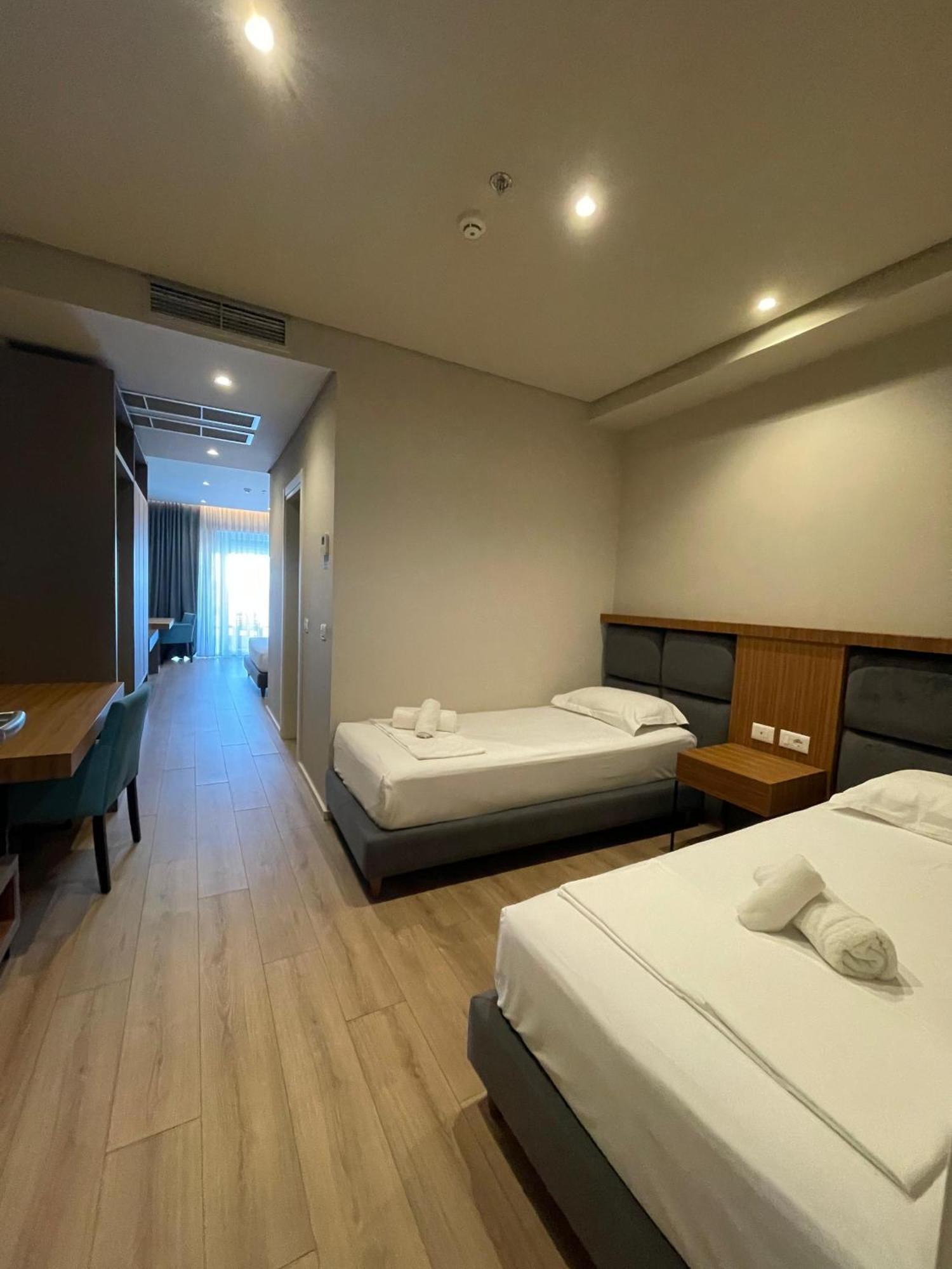 Amr - Durres Hotell